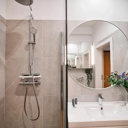 Apartament 4 *