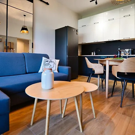 Apartament 4 *