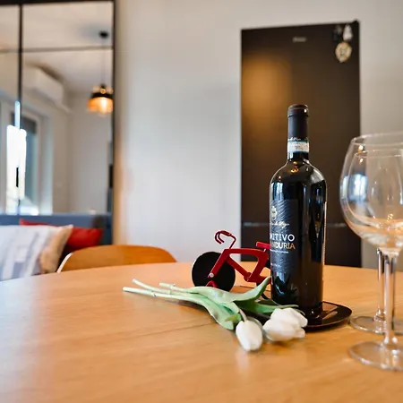 Apartament 4 *